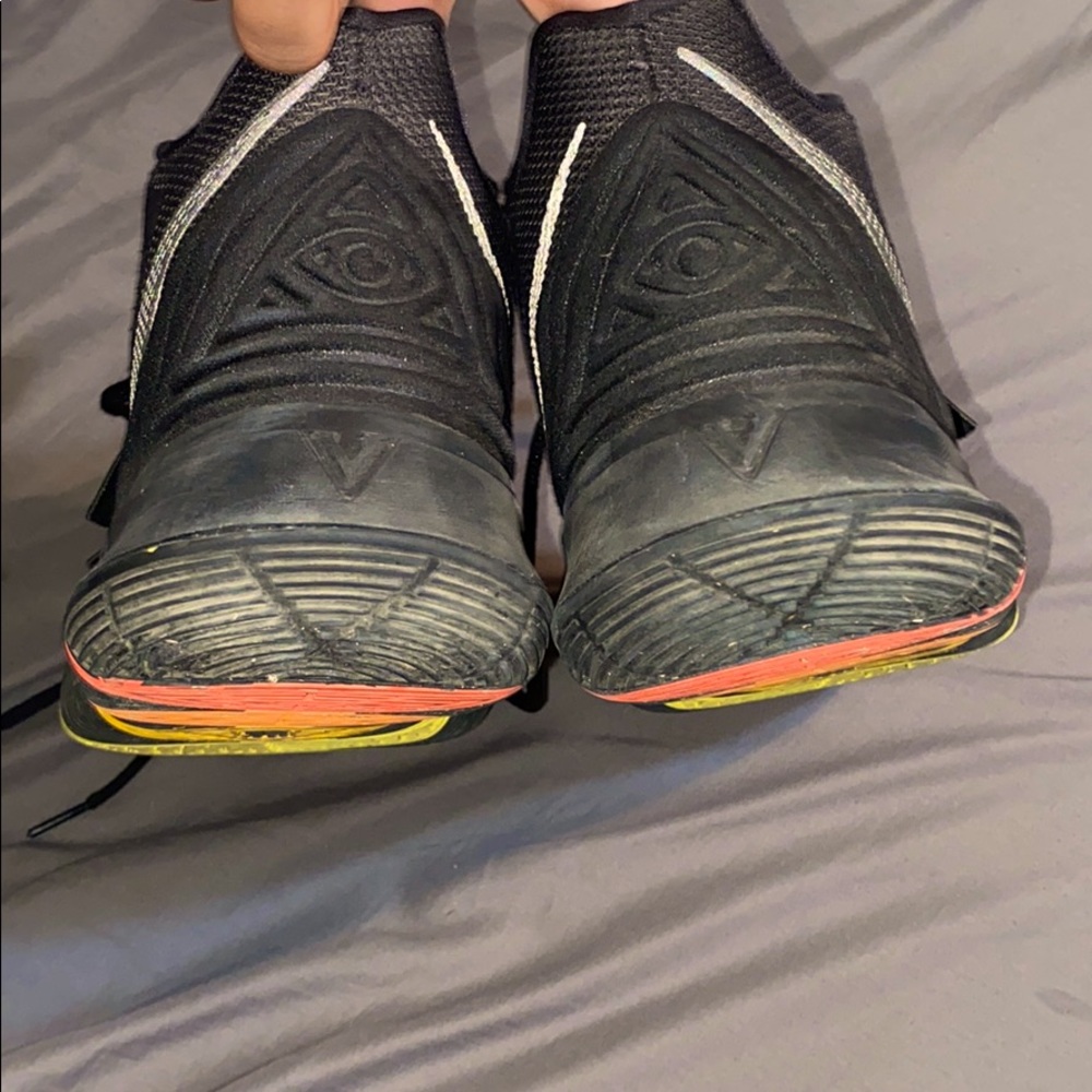 kyrie’s basketball shoes(nike) size 11 US
